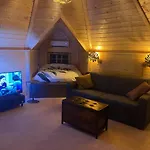 Lodge Luxe Finse Kota Met Jacuzzi En Saunabarrel De Zandhoef Eersel