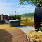 Lodge Luxe Finse Kota Met Jacuzzi En Saunabarrel De Zandhoef