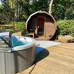 Lodge Luxe Finse Kota Met Jacuzzi En Saunabarrel De Zandhoef Eersel