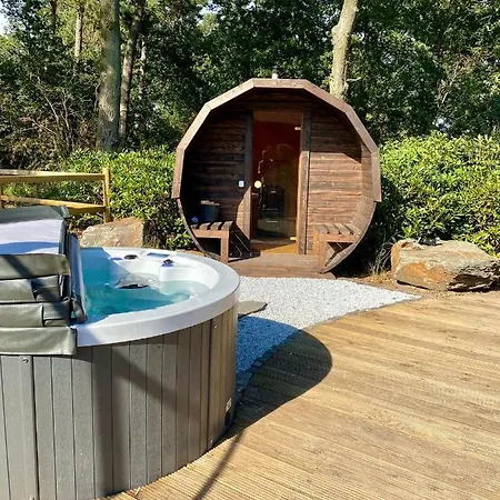 Lodge Luxe Finse Kota Met Jacuzzi En Saunabarrel De Zandhoef Eersel