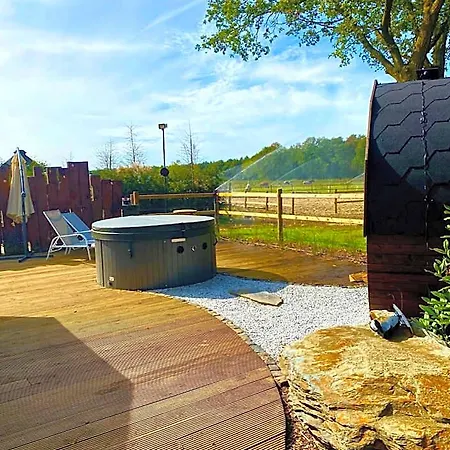 Luxe Finse Kota Met Jacuzzi En Saunabarrel De Zandhoef Eersel